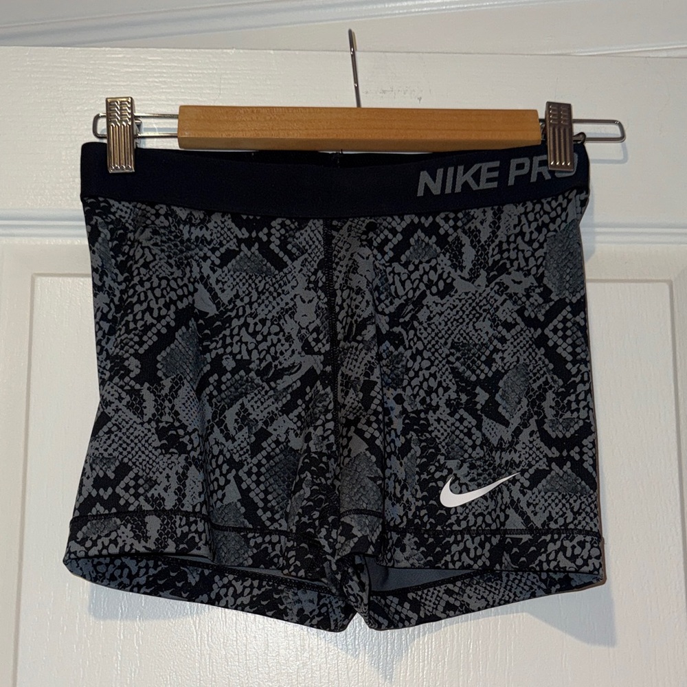 Nike Pro Women's Black & Gray Snake Print Bike Shorts